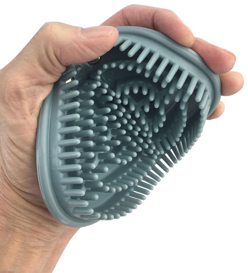 The-Bendable-Glossy-Groomer